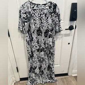 Enfocus Studio Black and White Floral large to extra large Dress